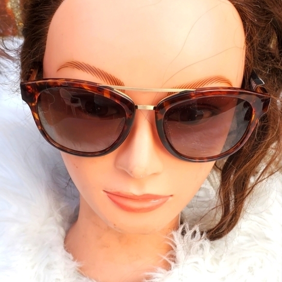 Banana Republic Accessories - Banana Republic Tortoise Shell‎ Sunglasses